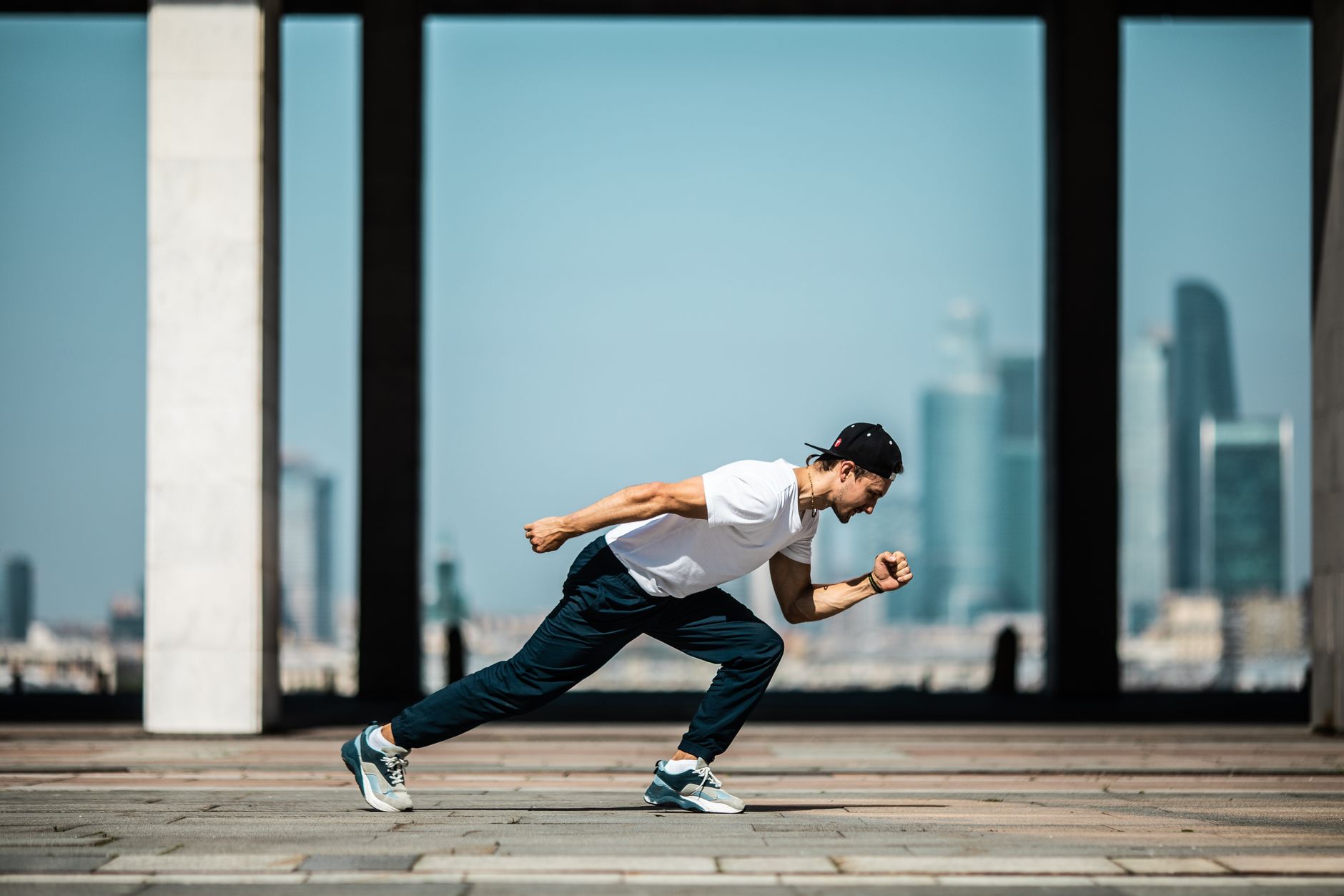 Runner training outdoors for Best hybrid training app for running plus strength.