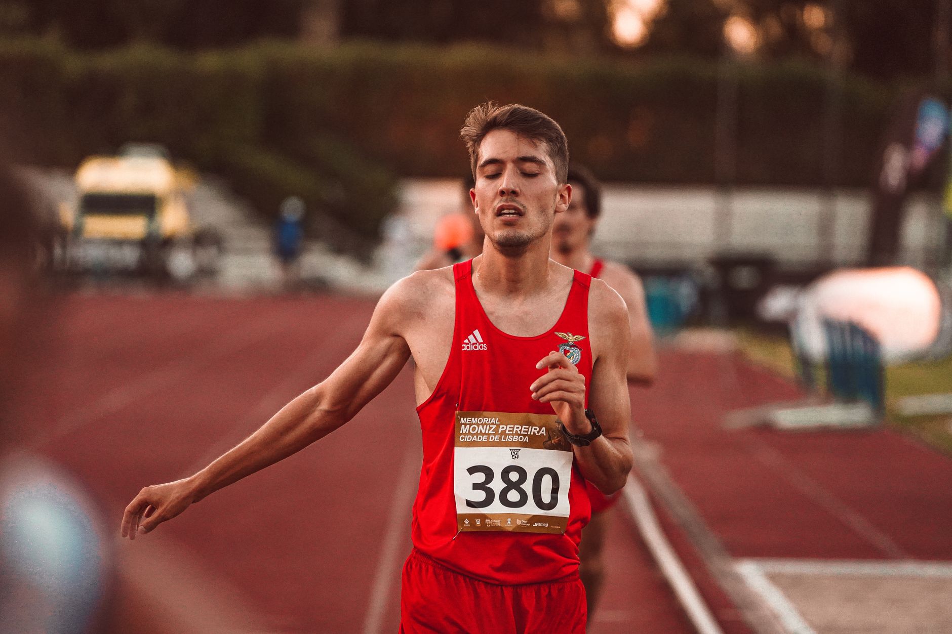 Runner training outdoors for Best app for phone-to-Watch workout handoff.